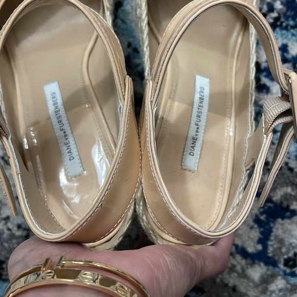 Diane von Furstenberg Nude Sudan Patent Wedge Espadrilles Sandals sz 8.5M - Picture 9 of 16